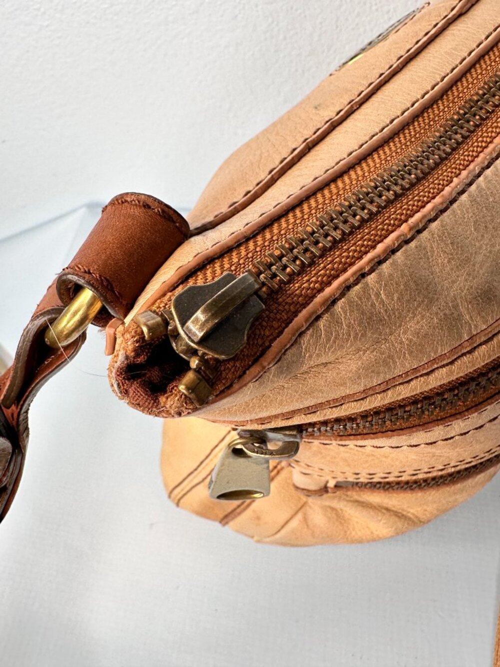 Fossil Explorer Leather Tan Bag Crossbody Shoulder Purse - Picture 7 of 11